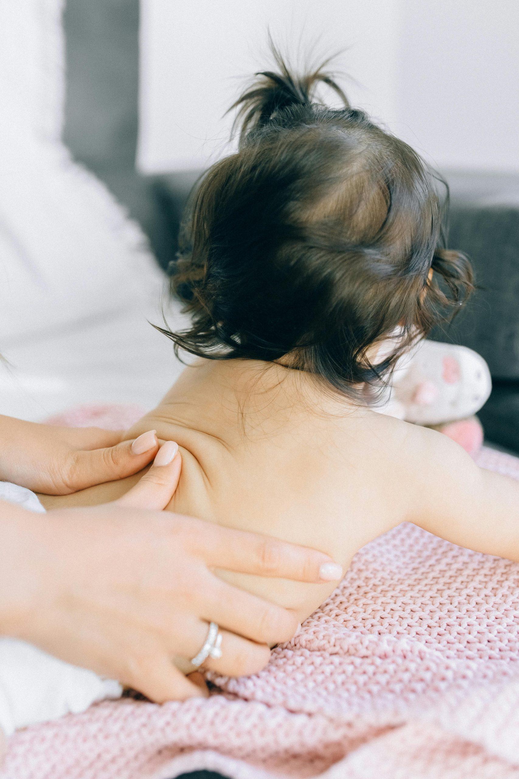 Séance de soin doux et d'acupressure pour enfant – © Naissentiel